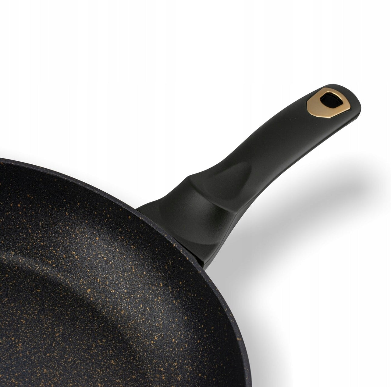 Starke Pro Dark Gold kokekarsett, 10 deler, med slitesterk non-stick marmorbelegg, svart med gull detaljer. Inkluderer gryter (18 cm, 20 cm, 24 cm) og stekepanner (24 cm, 28 cm). Passer til induksjon, gass og keramiske kokeplater. BPA-fri og miljøvennlig design.