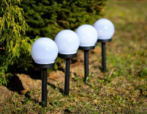 SETT MED 6 STK LED SOLENERGI HAGELAMPER WHITE BALL